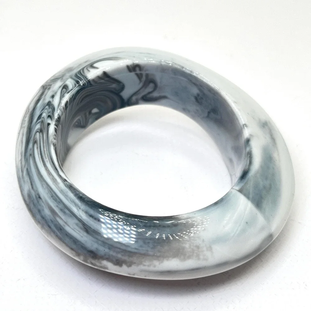 Vintage Black and White Marbled Mod Chunky Lucite Heavy Plastic Bangle Bracelet